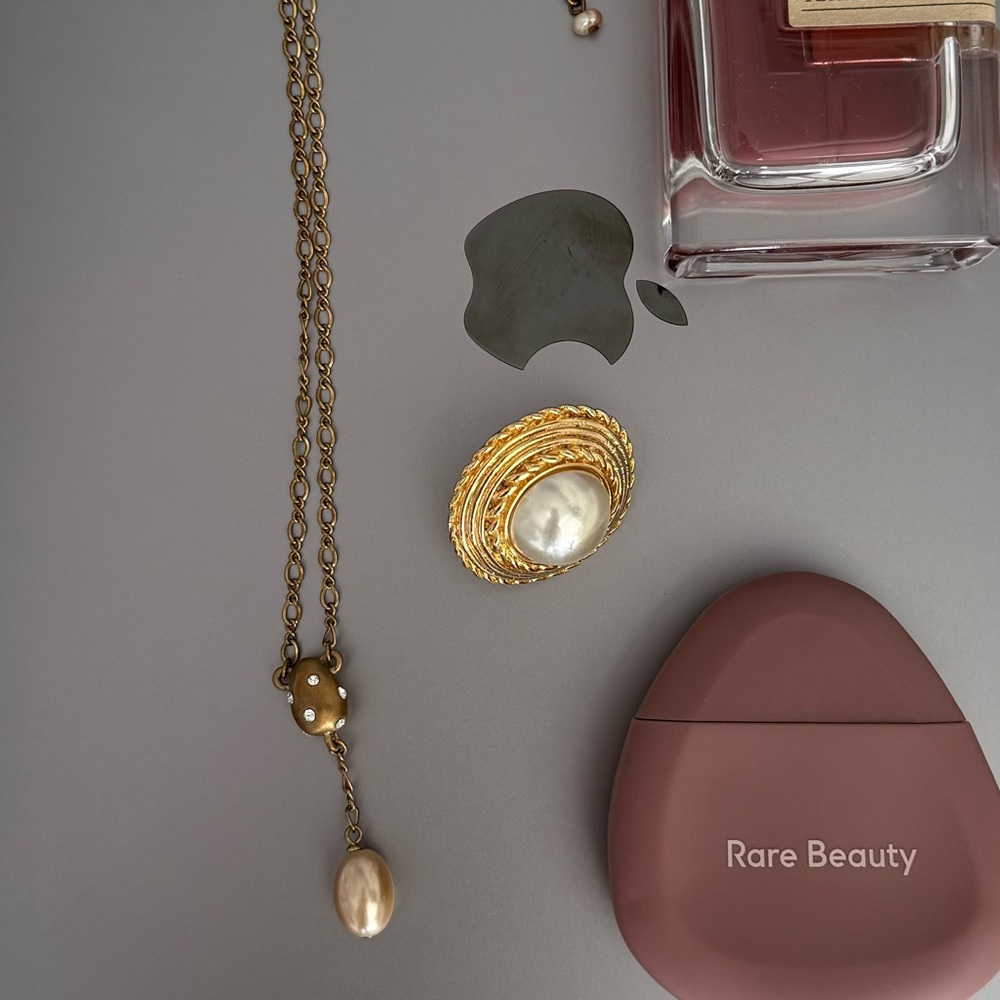 Monet Gold Necklace with Pearl Accent - vintage necklace  gold color - Picture 3 of 5